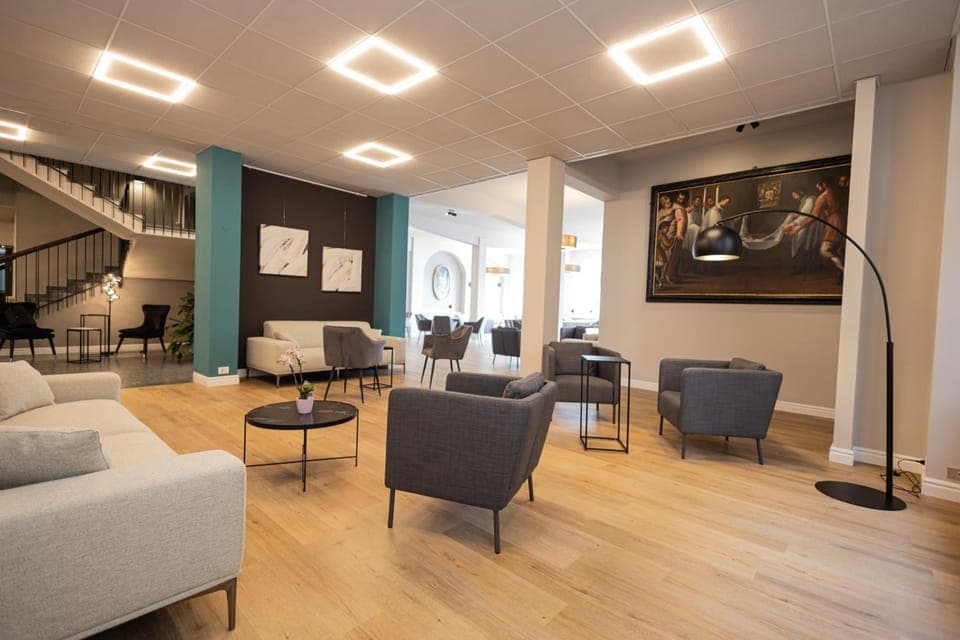Shared lounge/TV area