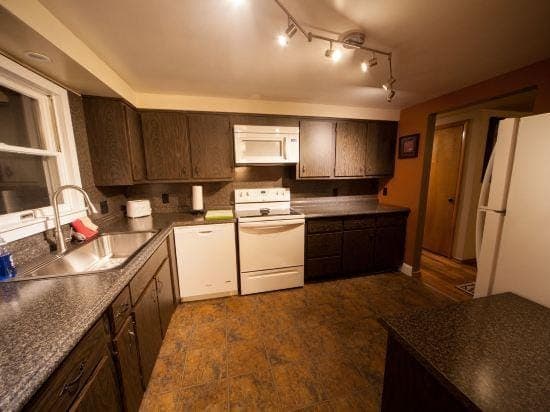 Log Cabin Lodge & Suites Hotel in Jones Mills