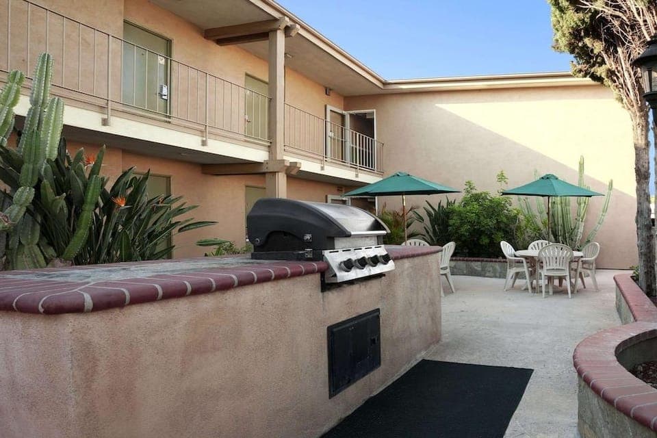 Howard Johnson by Wyndham Buena Park Hotel in Buena Park