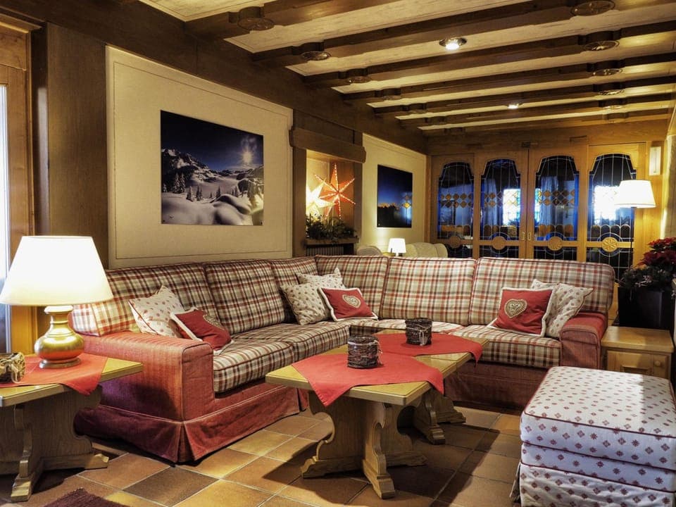 Shared lounge/TV area