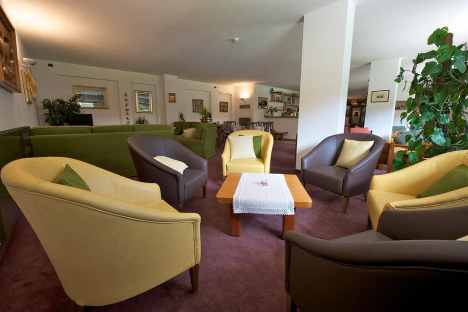 Shared lounge/TV area