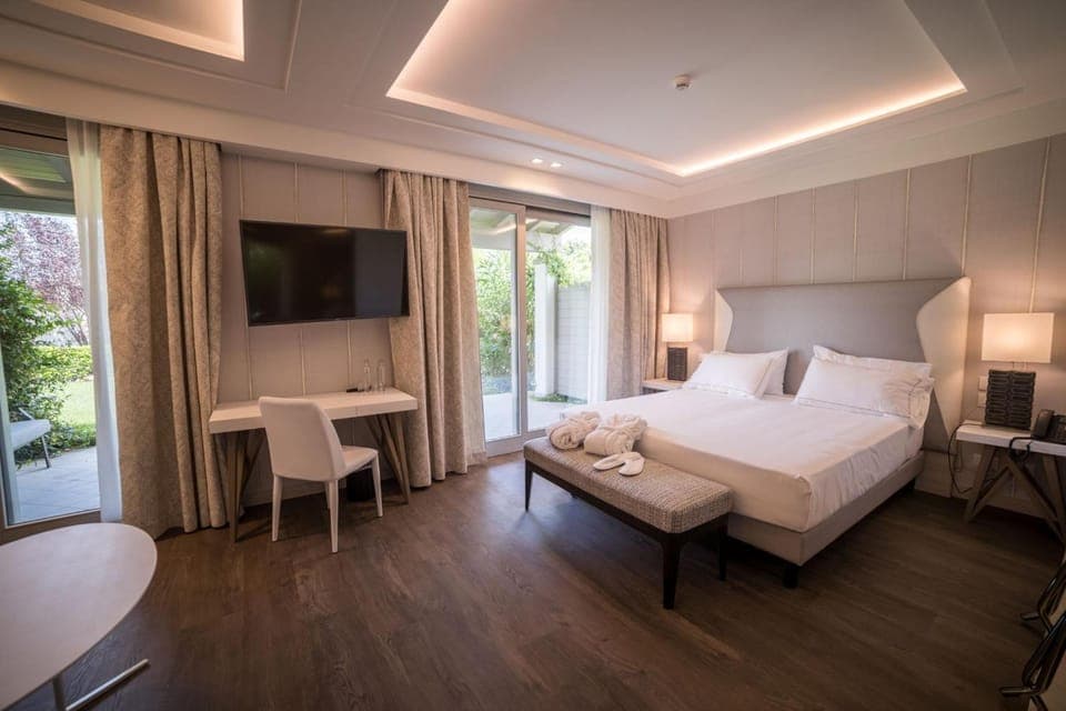 Shared lounge/TV area
