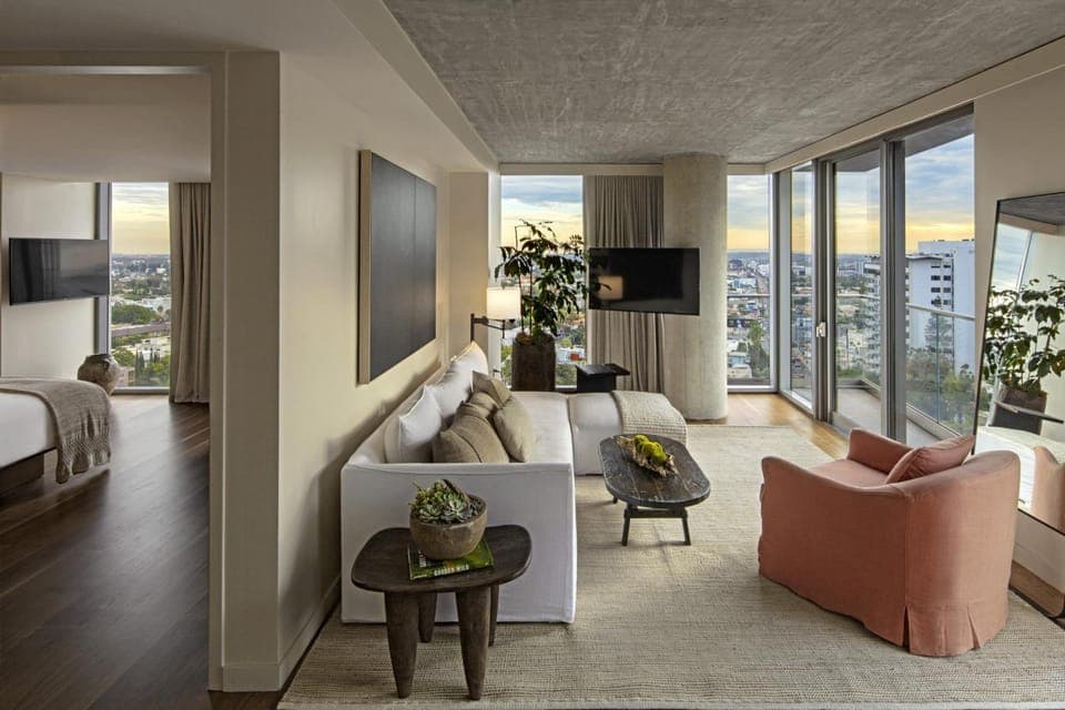 Shared lounge/TV area