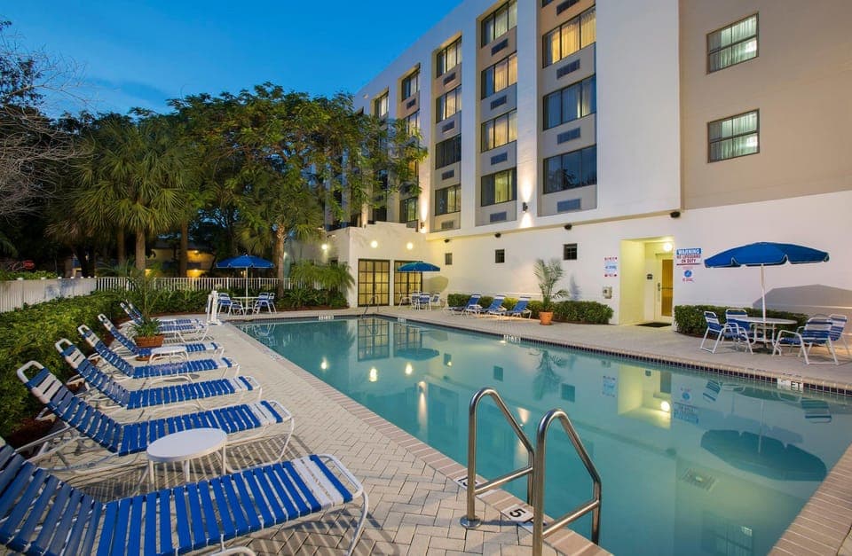 Swimming pool