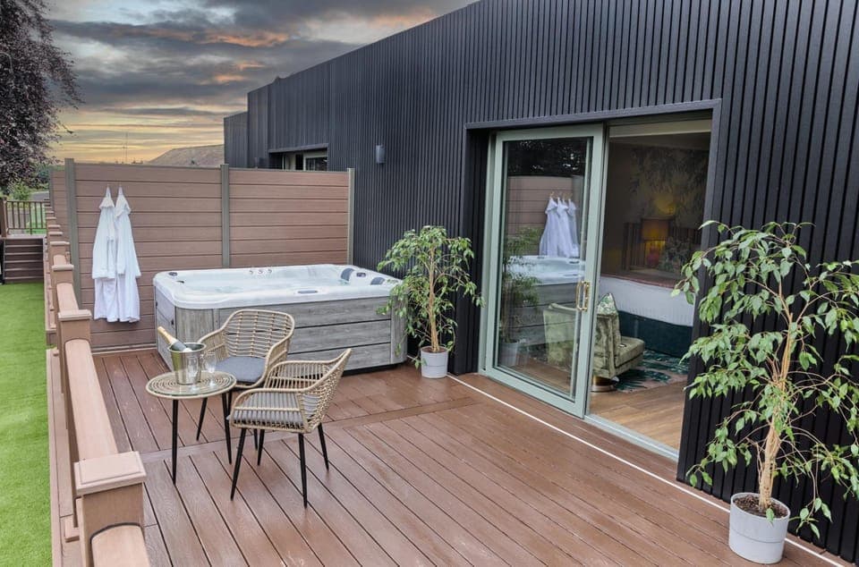 Hot tub