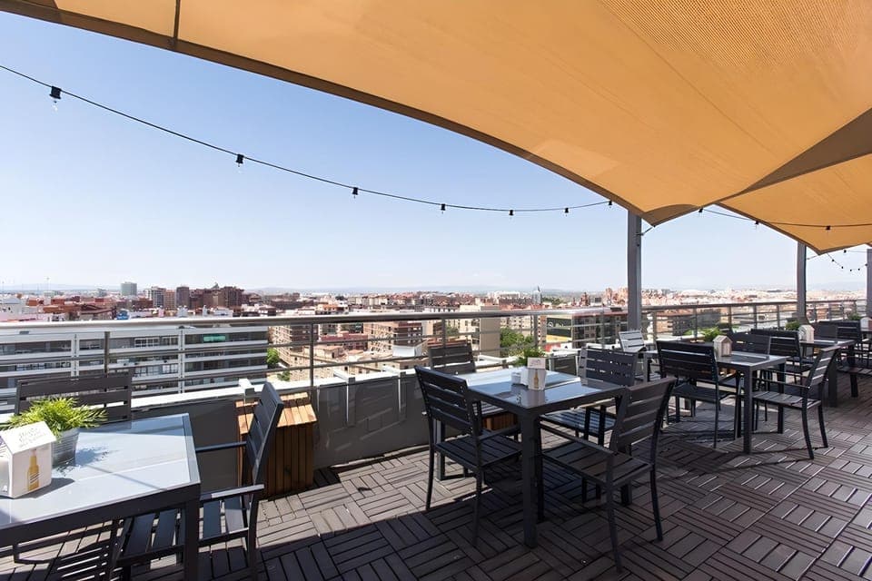 Bar/lounge