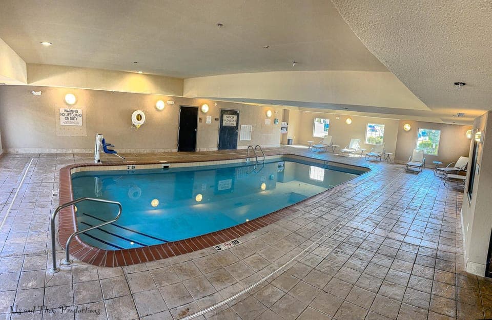 Swimming pool
