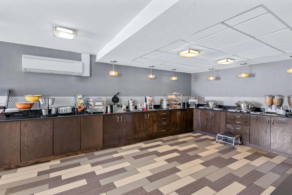 Best Western Luxbury Inn Fort Wayne Hotel in Fort Wayne