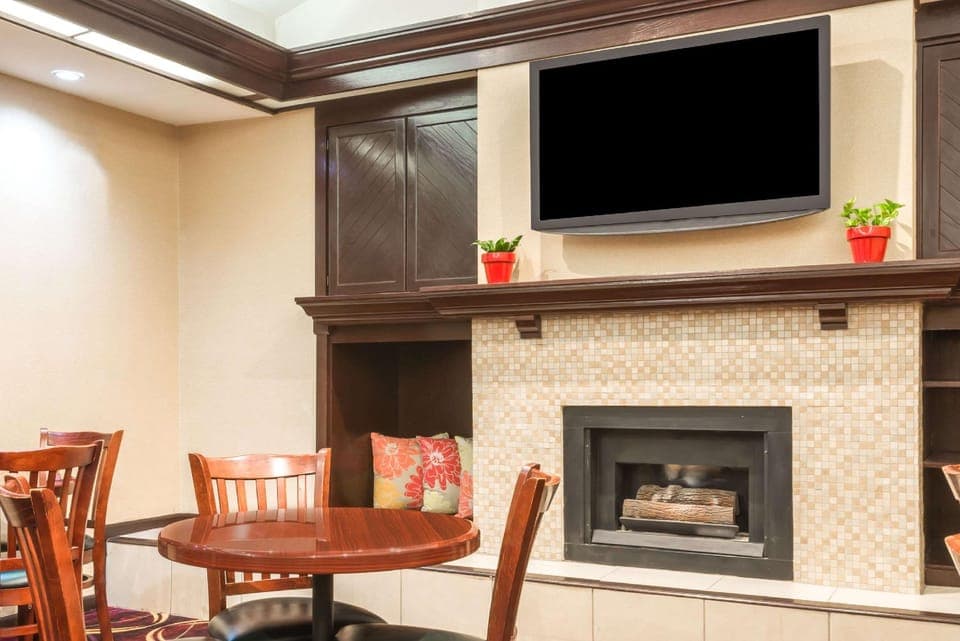 Hawthorn Extended Stay by Wyndham Dayton Hotel in Vandalia