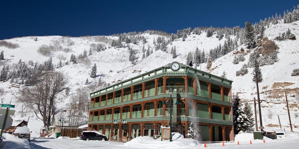 The Green Bridge Inn Hotel in Summit County