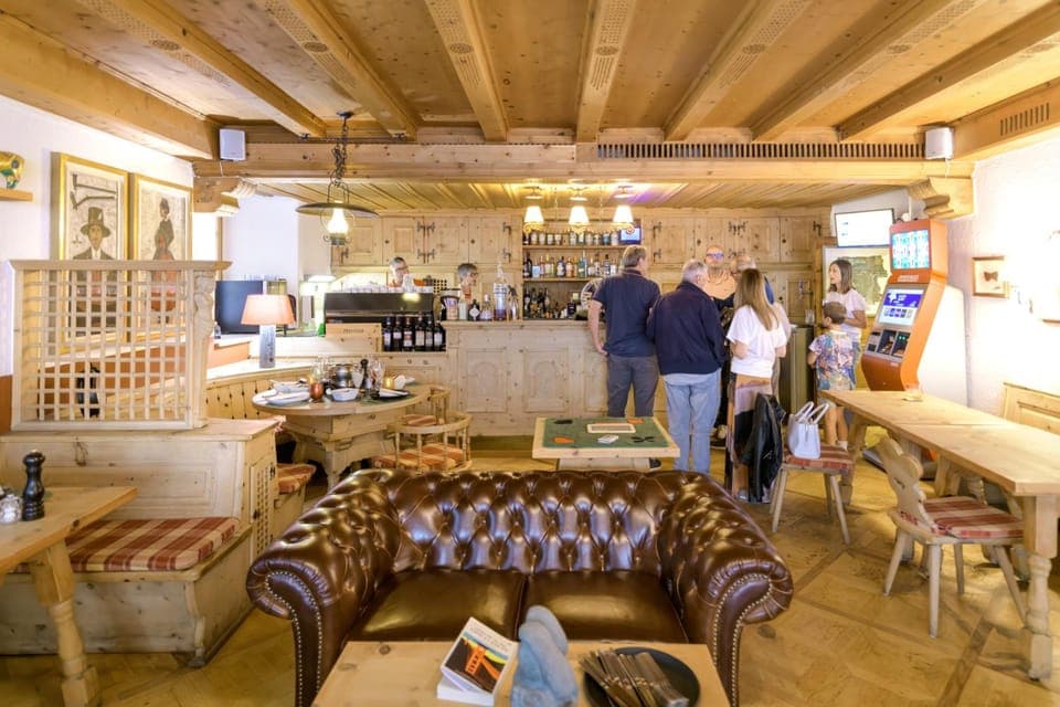 Hotel Suisse, Swiss Alpine Charm Hotel in Province of Brescia