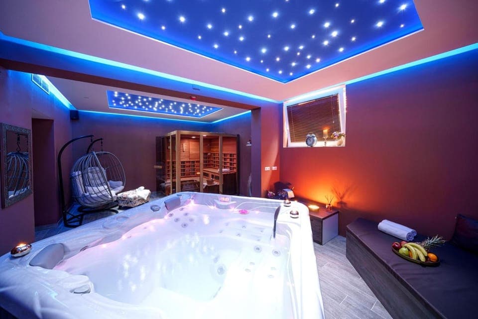 Hot tub