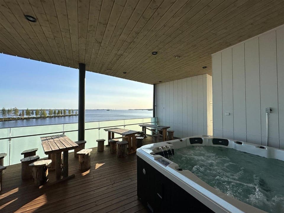 Hot tub