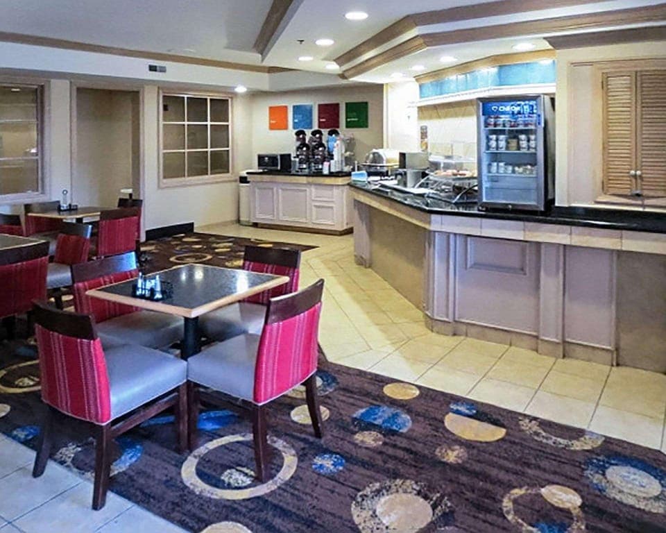 Comfort Suites Fort Wayne - Southwest Hotel in Fort Wayne