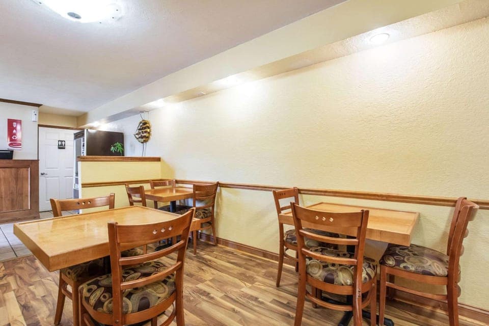 Econo Lodge Cloverdale Hotel in Indiana