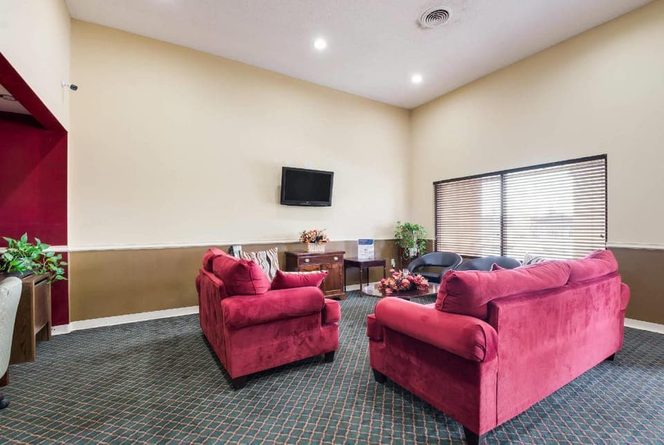 Econo Lodge Inn & Suites Knoxville East Hotel in Knoxville