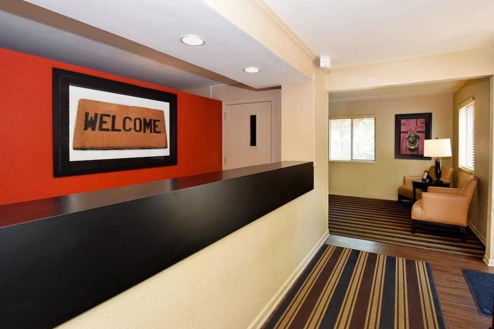 Suburban Studios Louisville East Hotel in Jeffersontown