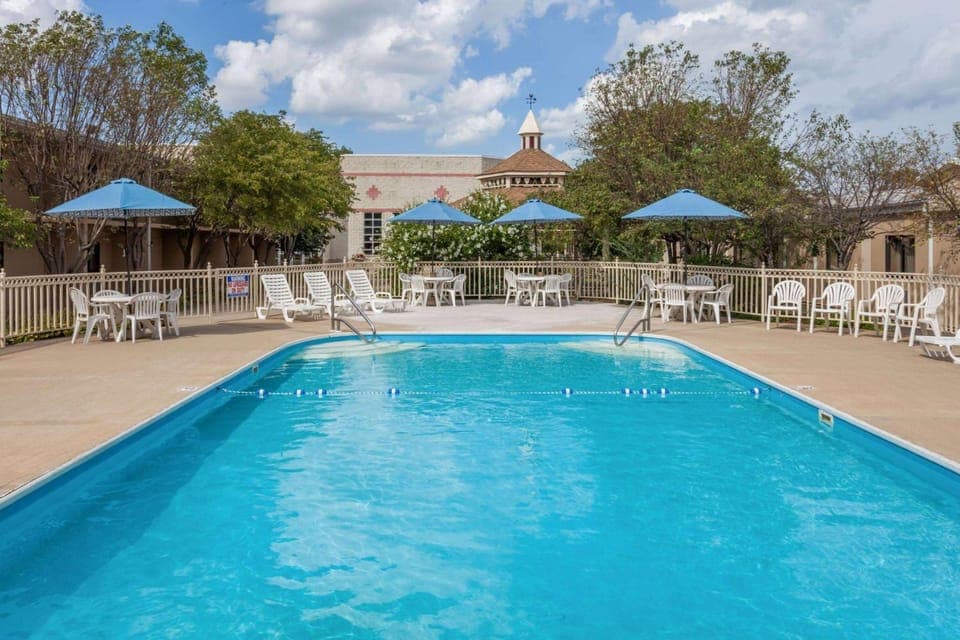Ramada Hotel & Conference Center by Wyndham Hammond Hotel in Hammond