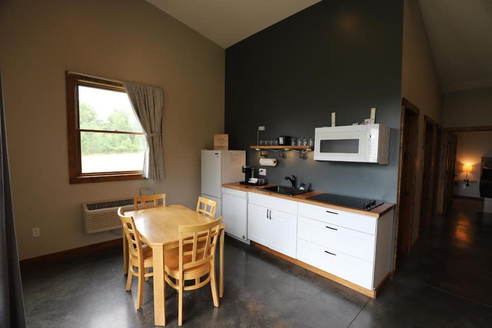 Lakeside Resort Motel in Seneca Lake