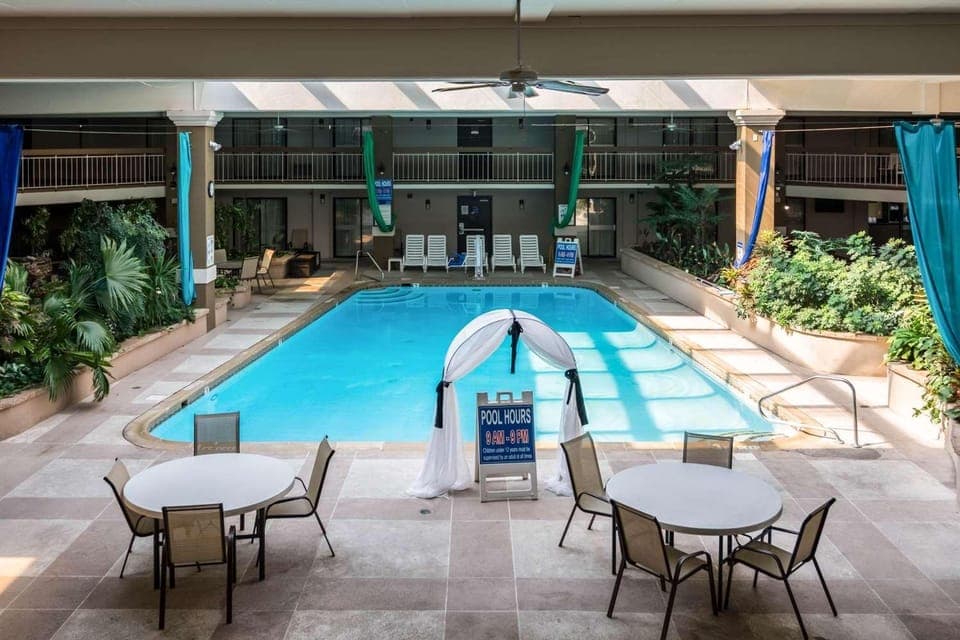 Swimming pool