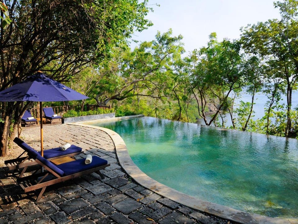 Swimming pool