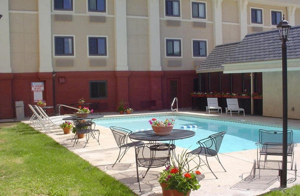 Swimming pool