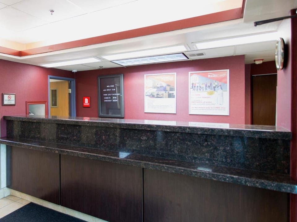 Travelodge by Wyndham Romulus Detroit Airport Hotel in Romulus