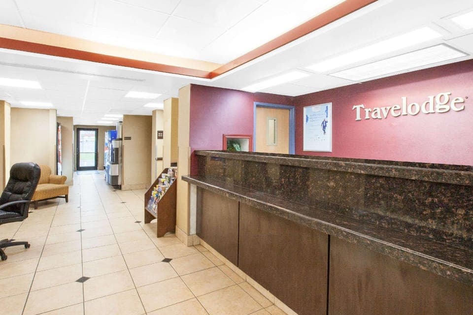 Travelodge by Wyndham Romulus Detroit Airport Hotel in Romulus