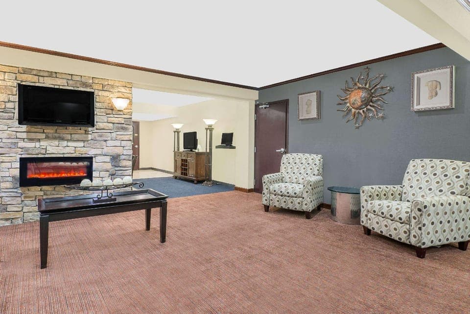 Travelodge by Wyndham Lima OH Hotel in Lima