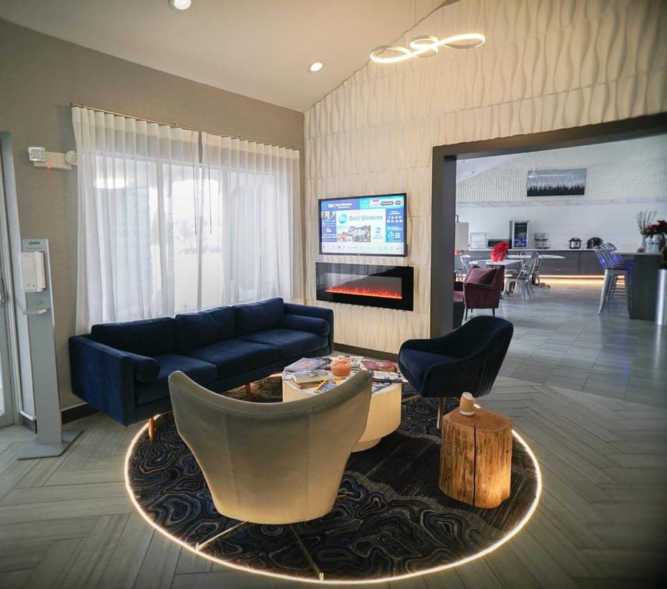 Shared lounge/TV area