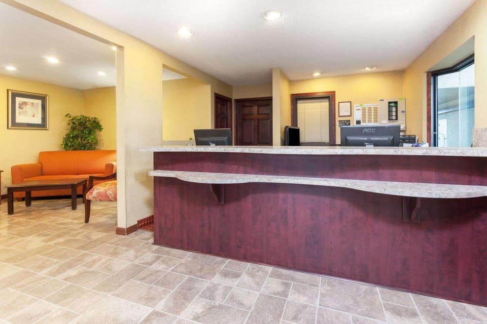 Days Inn by Wyndham Maumee/Toledo Hotel in Maumee