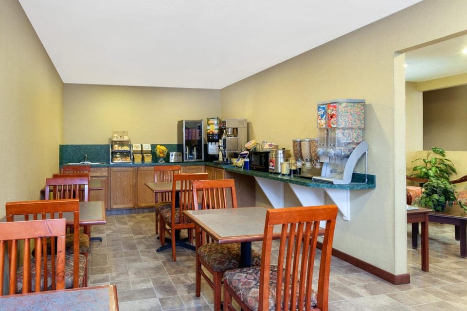 Days Inn by Wyndham Maumee/Toledo Hotel in Maumee