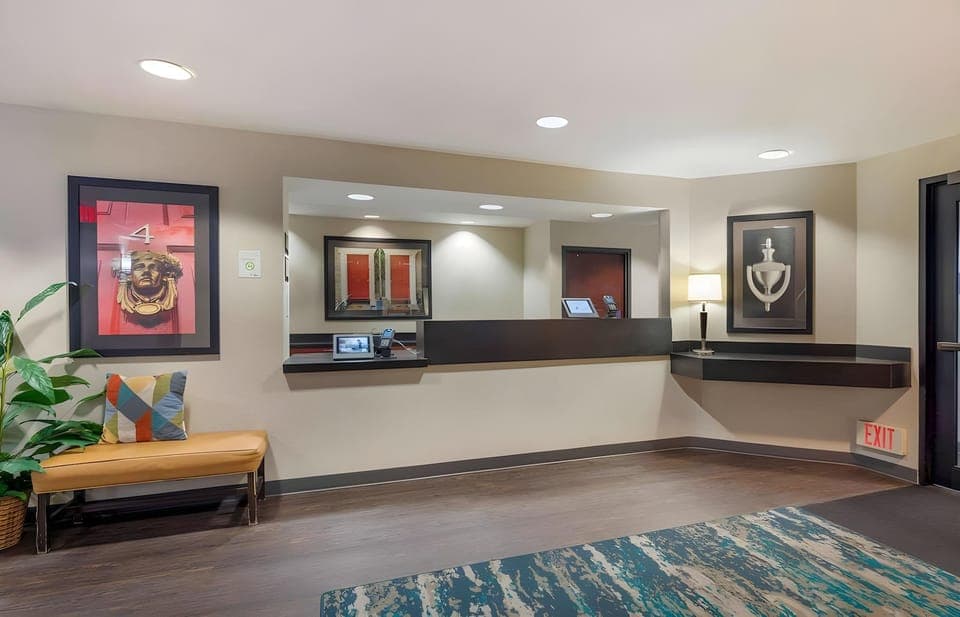 Studio 6 Corporate Extended Stay Chicago Lisle IL Hotel in Lisle