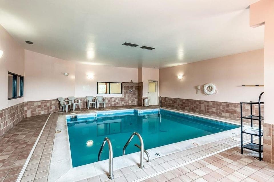Econo Lodge Inn & Suites Middletown Hotel in Shenandoah Valley