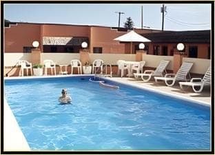 Swimming pool [outdoor]