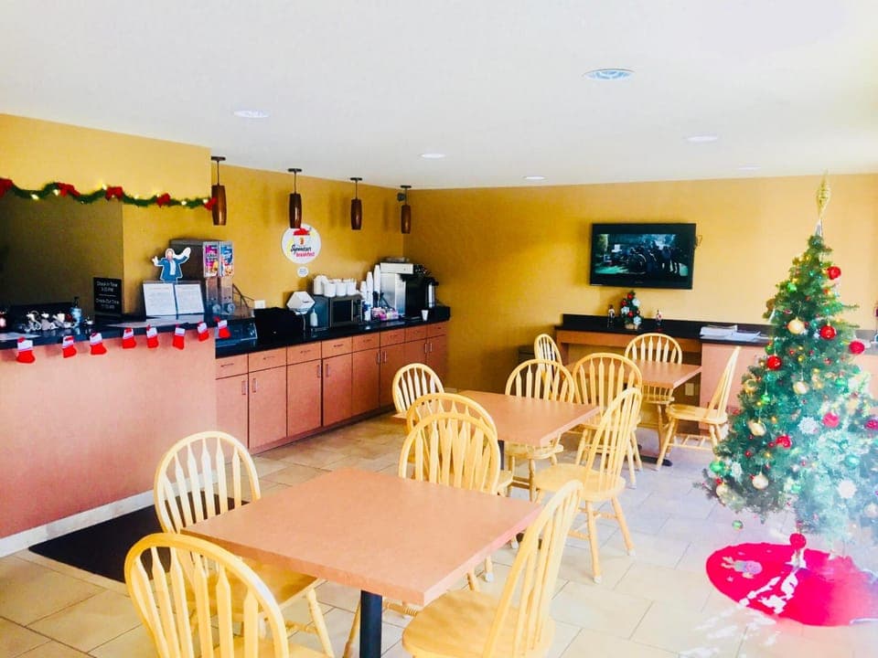 Super 8 By Wyndham Radcliff Ft. Knox Area Hotel in Indiana