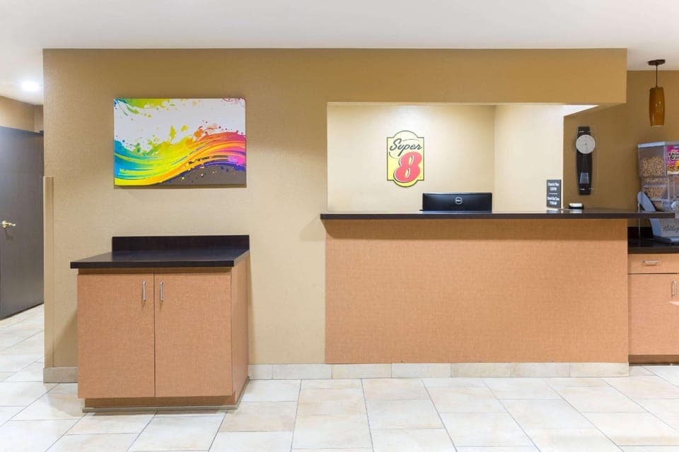 Super 8 By Wyndham Radcliff Ft. Knox Area Hotel in Indiana
