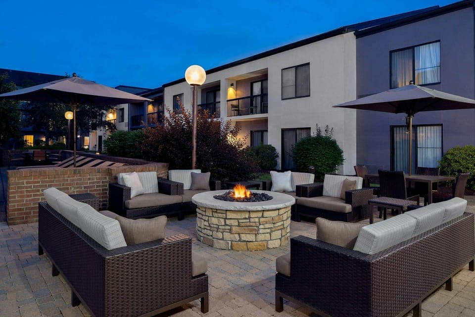 Courtyard by Marriott Pittsburgh Airport Hotel in Moon Township