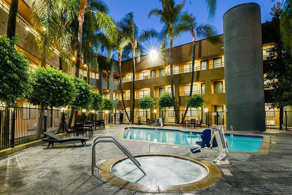 Swimming pool