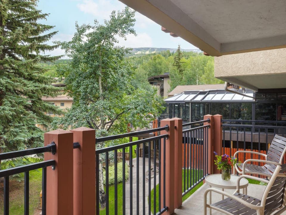 The Stonebridge Inn Hotel in Snowmass Village