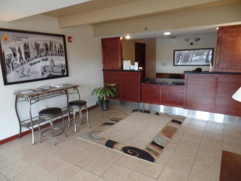 Super 8 By Wyndham Beaver Falls Hotel in Pennsylvania