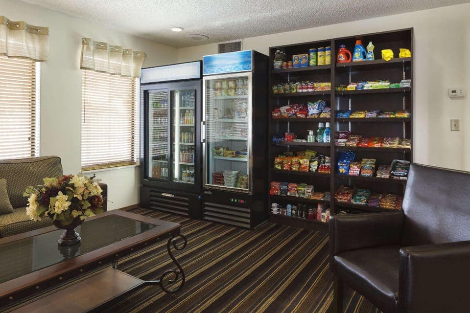 Suburban Studios Hotel in Fort Wayne