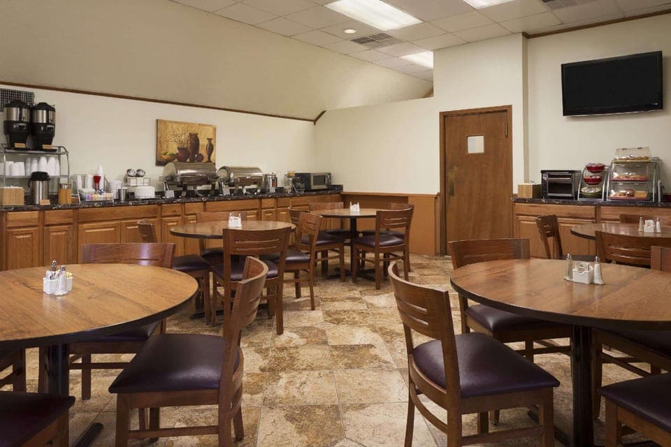 Suburban Studios Hotel in Fort Wayne