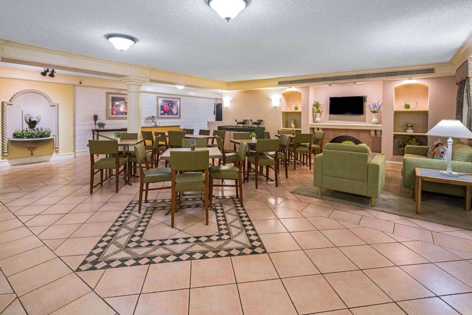 Days Inn by Wyndham San Diego Vista Hotel in Vista