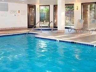 Courtyard by Marriott Toledo Maumee/Arrowhead Hotel in Maumee