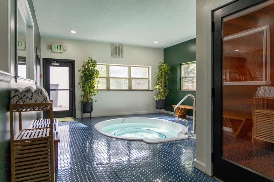 Hot tub