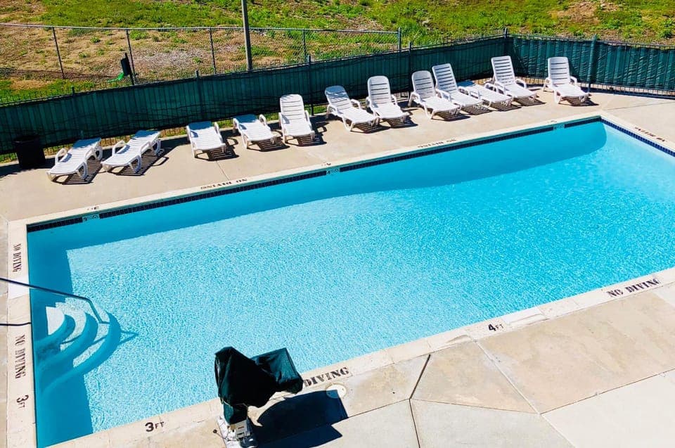 Swimming pool