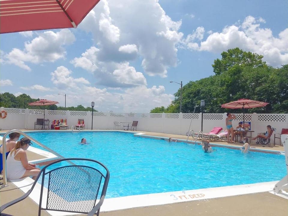 Swimming pool