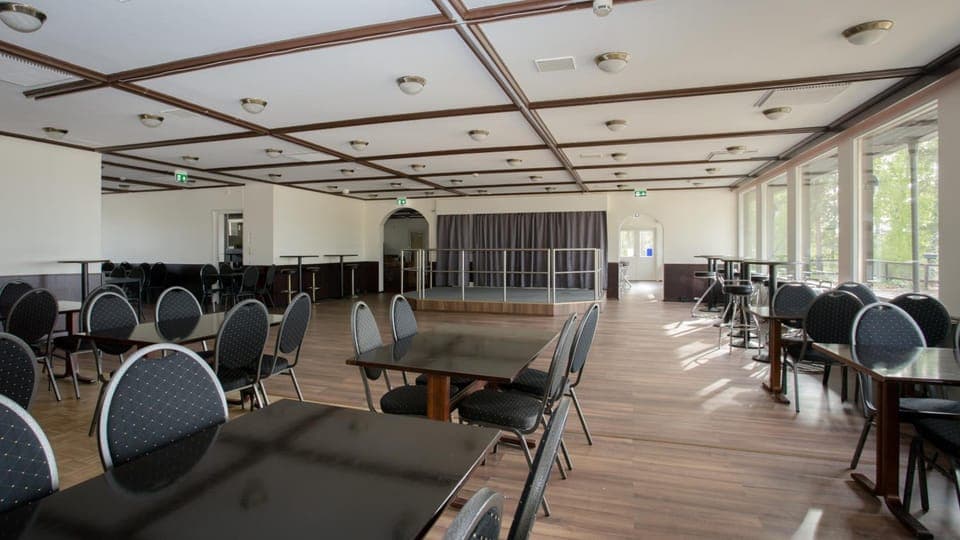 Banquet hall