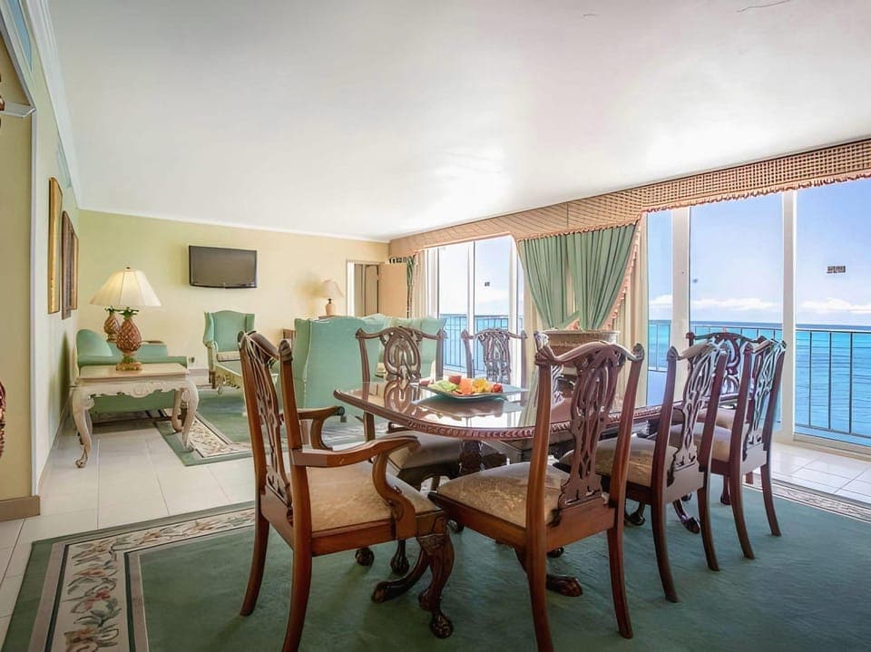 BREEZES RESORT & SPA ALL INCLUSIVE, BAHAMAS - ADULTS ONLY Resort in Nassau